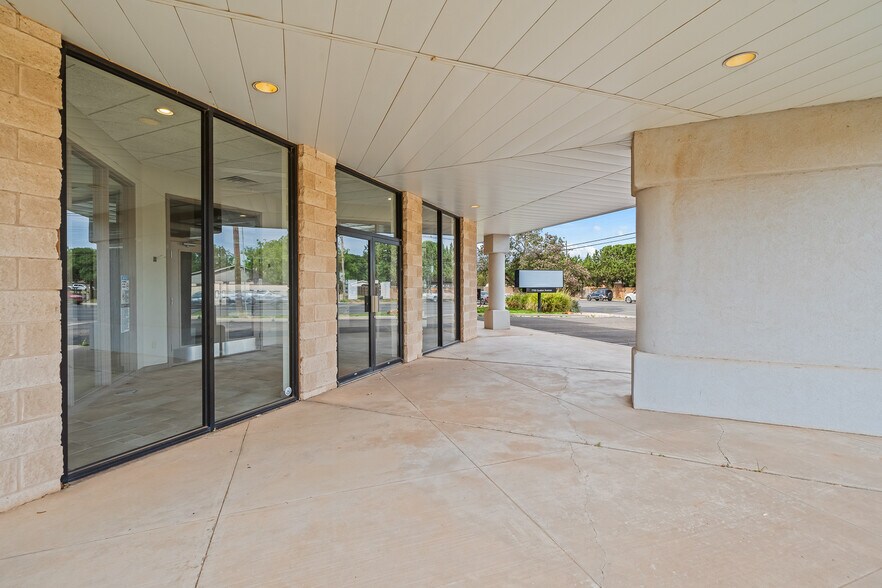 More Photos Of 7705 Quaker Ave, Lubbock Freestanding For Sale