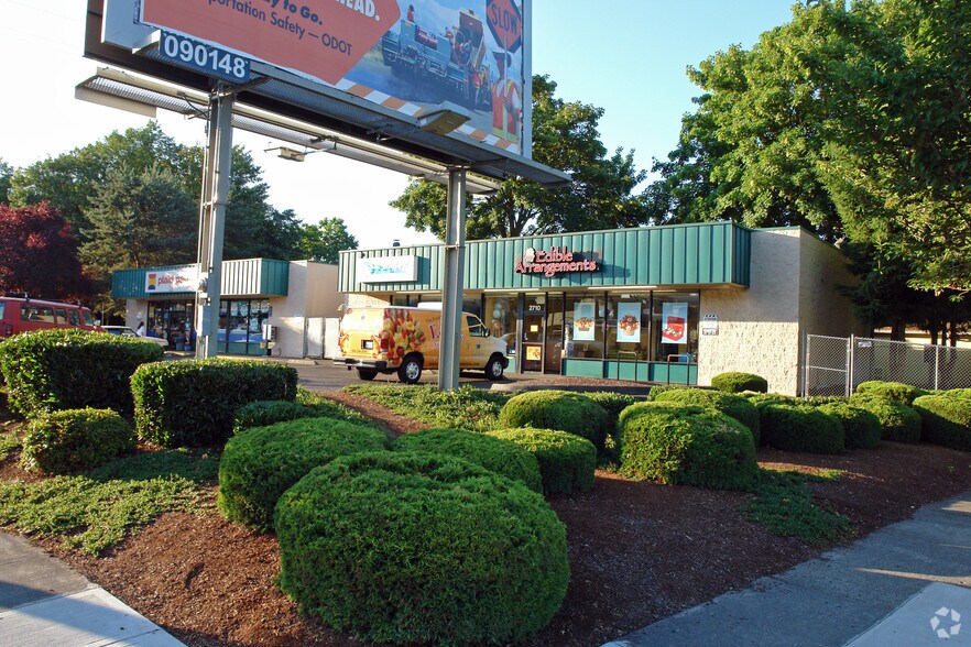 More Photos Of 2710-2712 NE Glisan St, Portland Freestanding For Lease