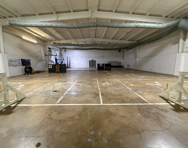 More Photos Of 300 W School St, Madisonville Light Distribution For Sale