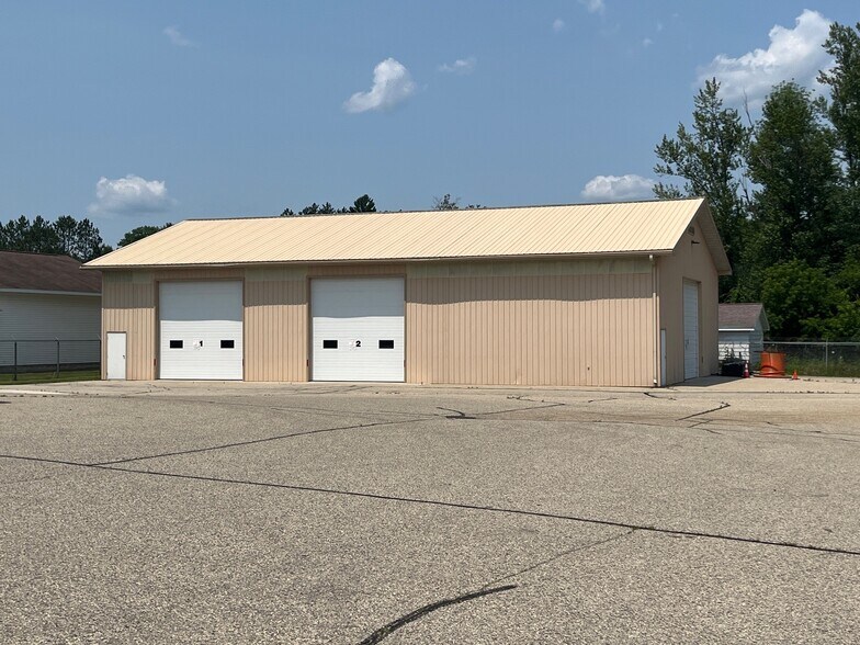 More Photos Of 912 Main St, Wausaukee Warehouse For Sale