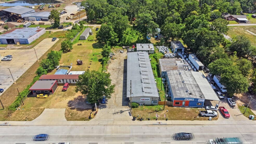 More Photos Of 12210 Highway 105 E, Conroe Warehouse For Lease