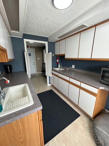More Photos Of 661 S Main St, Bellefontaine Medical For Lease