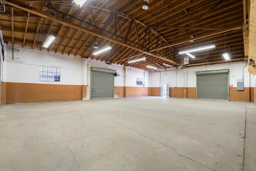More Photos Of 2466 Bay Rd, Redwood City Warehouse For Lease