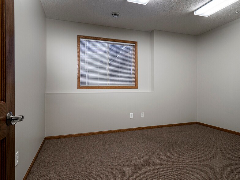 More Photos Of 7945 Stone Creek Dr, Chanhassen Medical For Lease