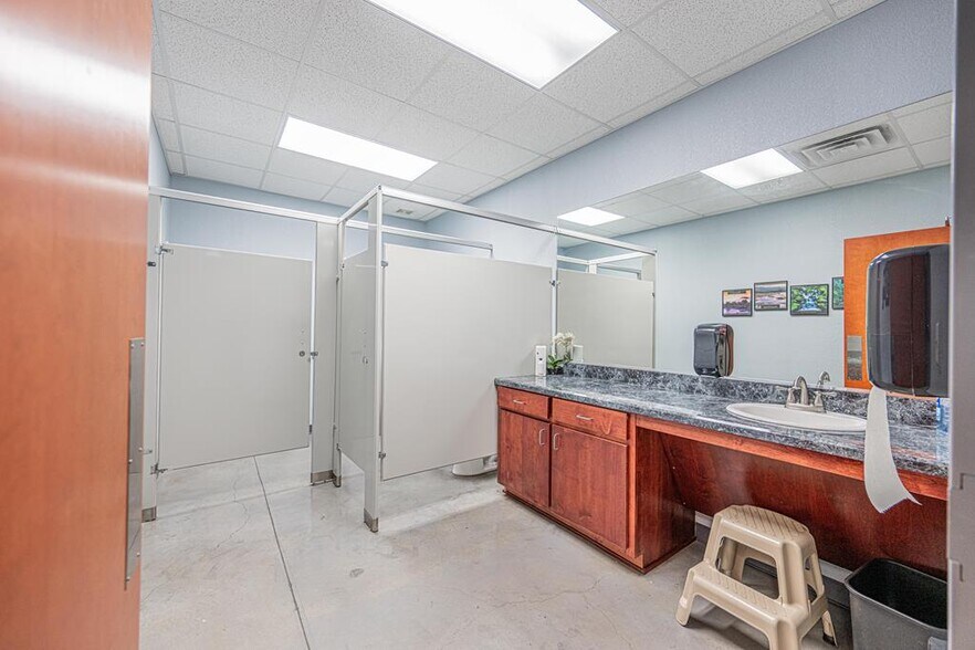 More Photos Of 650 S John Ben Shepperd Pky, Odessa Office For Sale