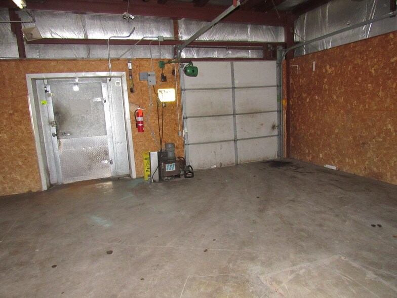 More Photos Of 275 Laing St, Redgranite Supermarket For Lease