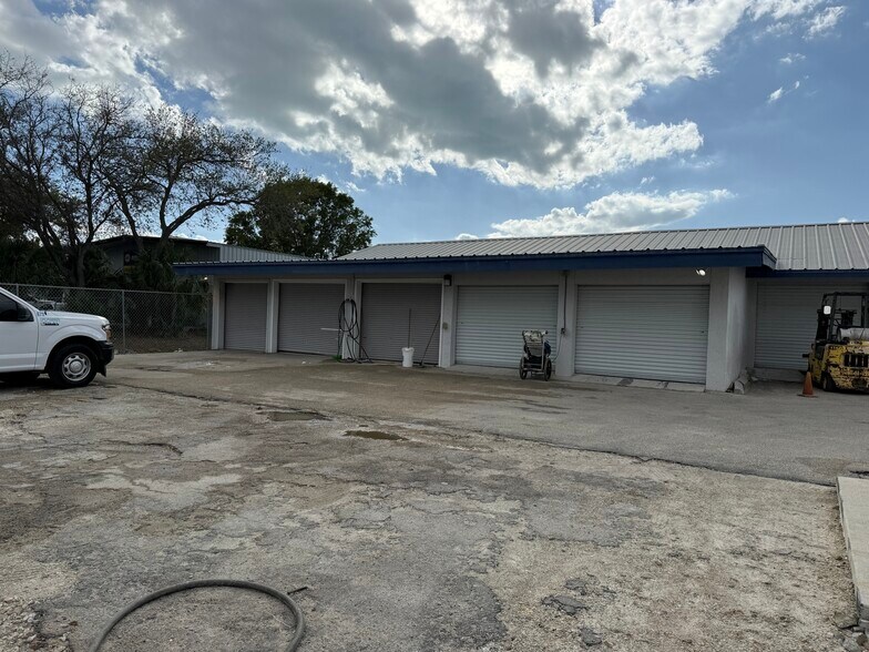 More Photos Of 1896 Elsa St, Naples Unknown For Lease