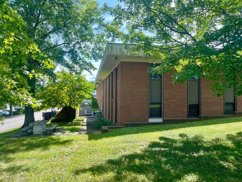 More Photos Of 2400 Sutherland Ave, Knoxville Office For Lease
