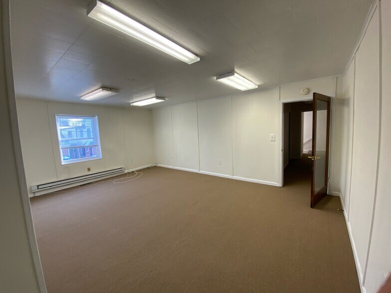 More Photos Of 60-90 N 1st St, Zionsville Medical For Lease