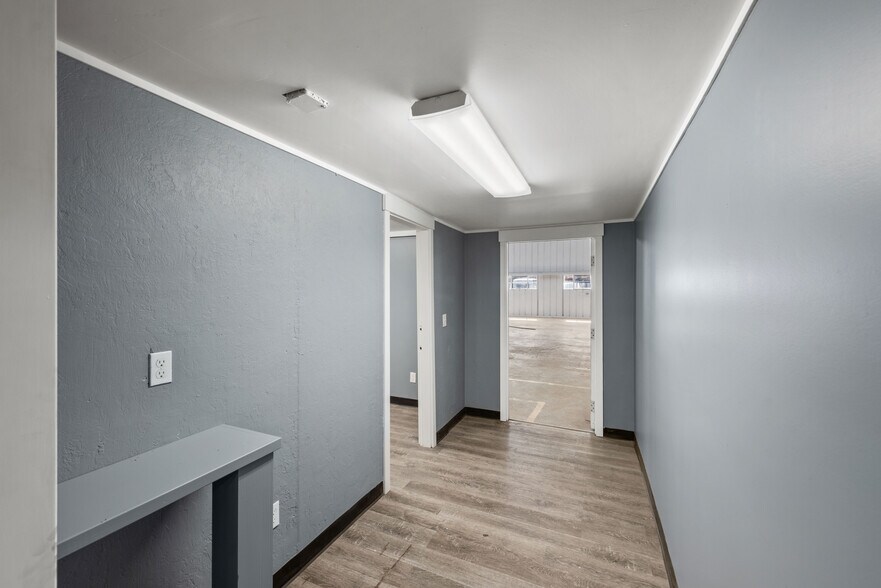 More Photos Of 225 W Lockhart Ave, Coos Bay Warehouse For Sale