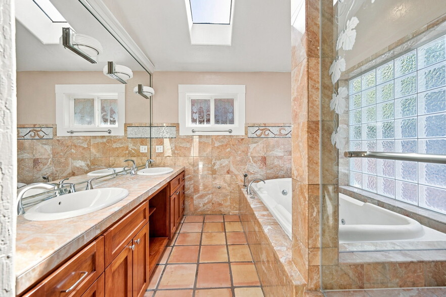 More Photos Of 1135 5th Ave, Crockett Apartments For Sale