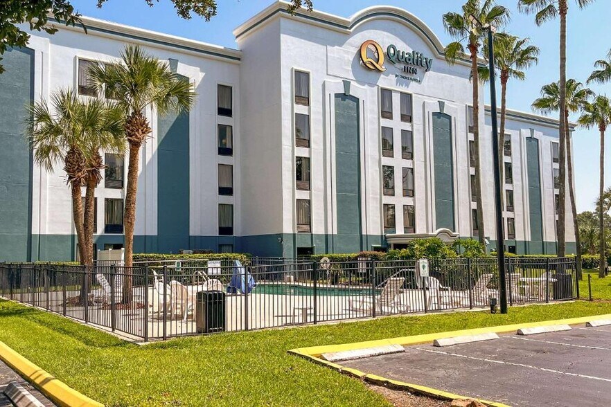 Primary Photo Of 4580 Collins Rd, Jacksonville Hotel For Sale