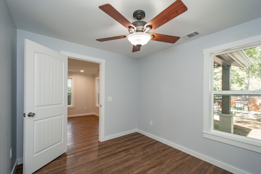 More Photos Of 6215 Hotel St, Austell Light Distribution For Lease