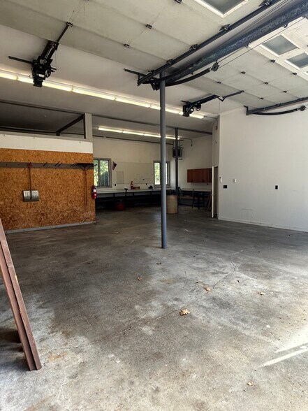 More Photos Of 8 Crooker Rd, Brunswick Industrial For Lease