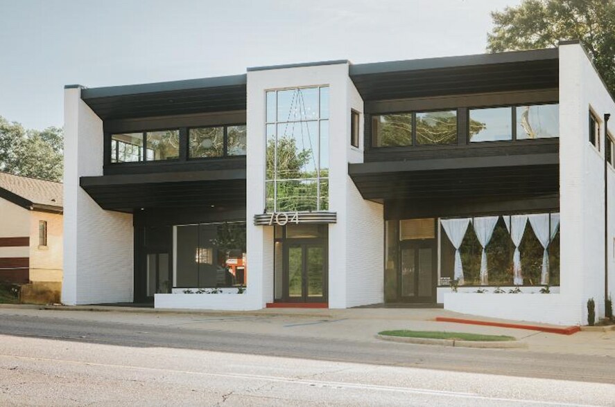 More Photos Of 704 N Gloster St, Tupelo Office For Sale