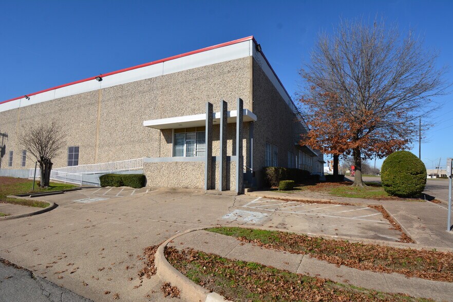 More Photos Of 11839 Shiloh Rd, Dallas Warehouse For Lease