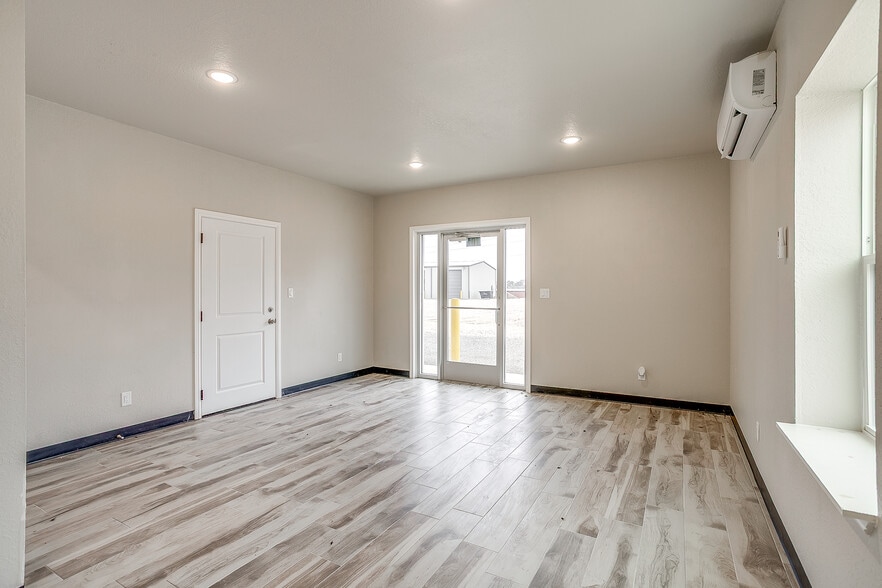 More Photos Of 113 Bennett Hills dr, Weatherford Warehouse For Sale