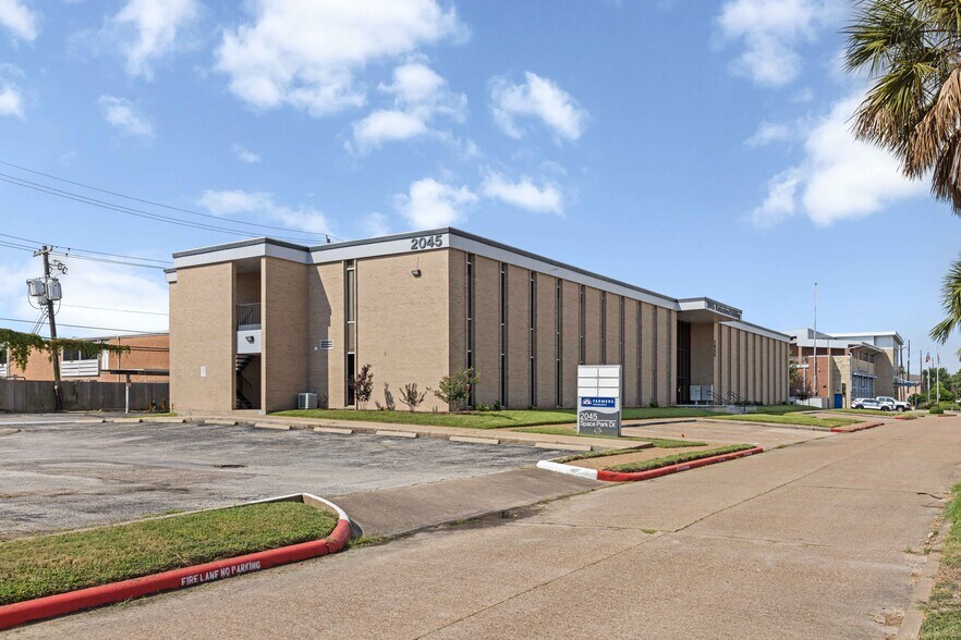More Photos Of 2045 Space Park Dr, Houston Medical For Lease