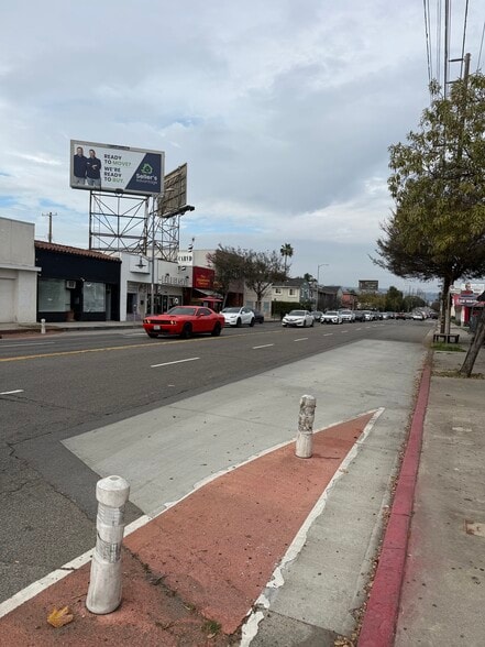 More Photos Of 2521-2523 S Robertson Blvd, Los Angeles Storefront For Lease
