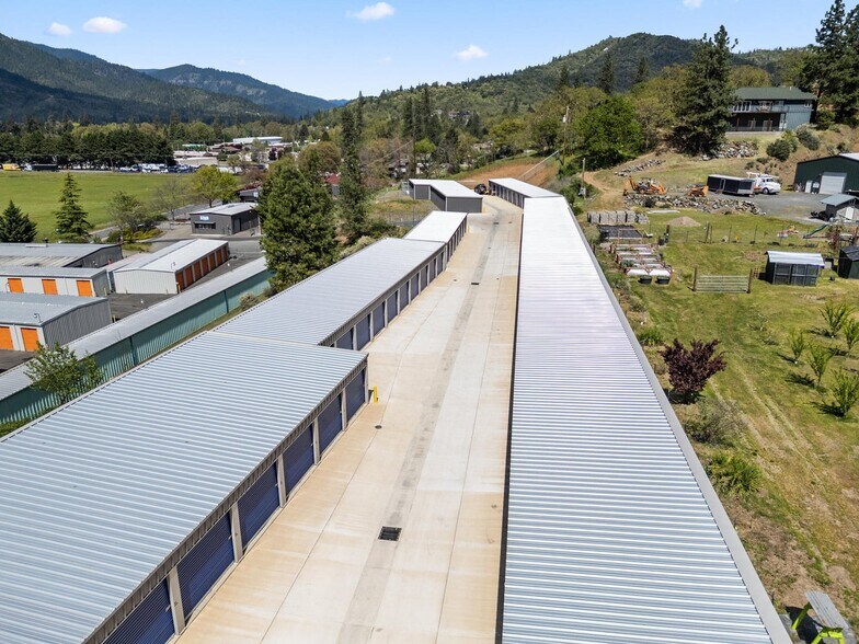 More Photos Of 5450 N River Rd, Gold Hill Self Storage For Sale