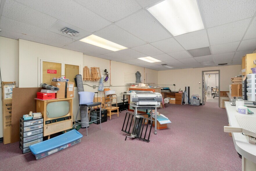 More Photos Of 1620 Thomes Ave, Cheyenne Light Distribution For Sale