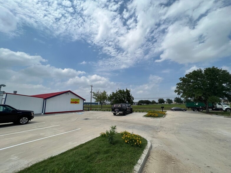 More Photos Of 8050 Red Bluff Rd, Pasadena Freestanding For Sale