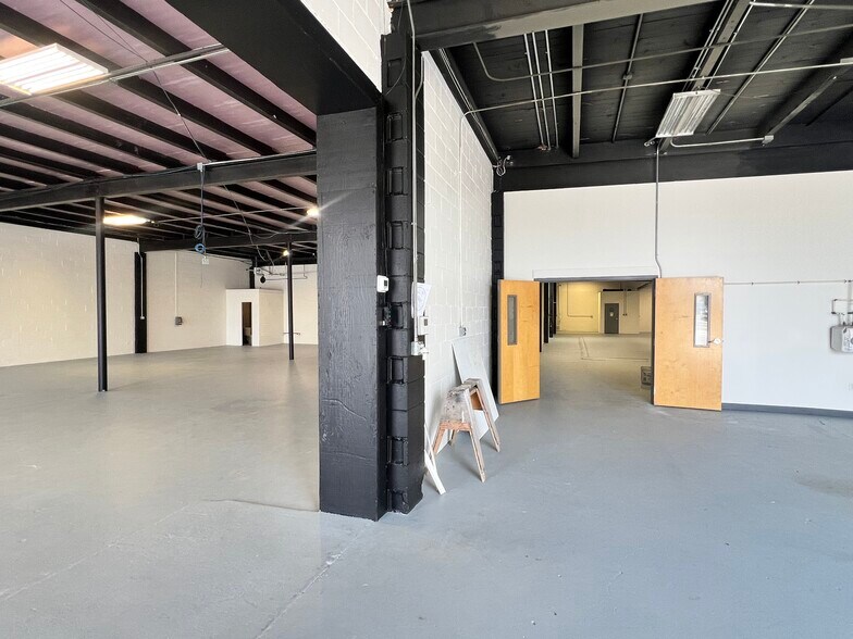 More Photos Of 835 N Capitol Ave, Indianapolis Light Distribution For Lease