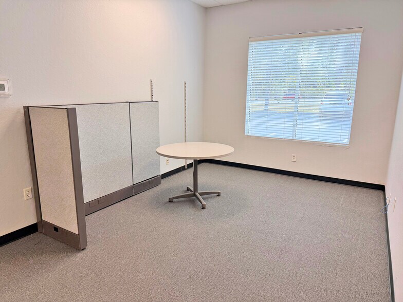 More Photos Of 2529 Commerce Pky, North Port Warehouse For Lease