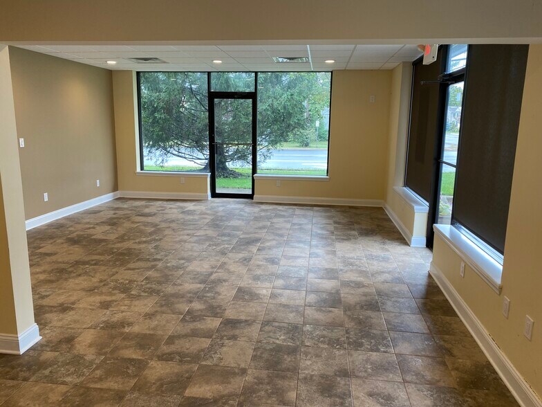 More Photos Of 46 Princeton Ave, Brick Freestanding For Lease