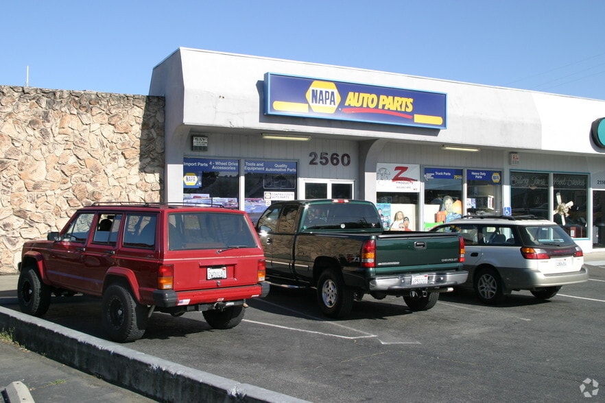 More Photos Of 2560 N Main St, Walnut Creek Storefront For Lease