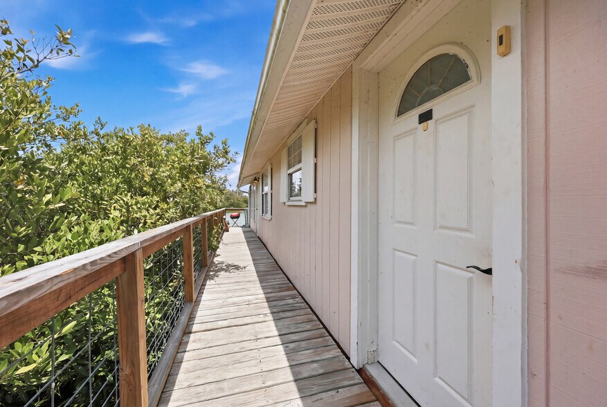 More Photos Of 505 3rd St, Cedar Key Restaurant For Sale
