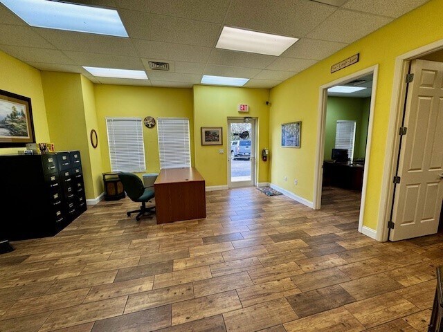 More Photos Of 2047-2071 Global Ct, Sarasota Warehouse For Lease