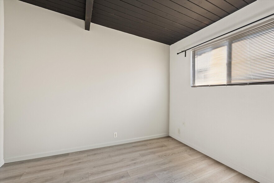More Photos Of 7559 Whitsett Ave, North Hollywood Apartments For Sale