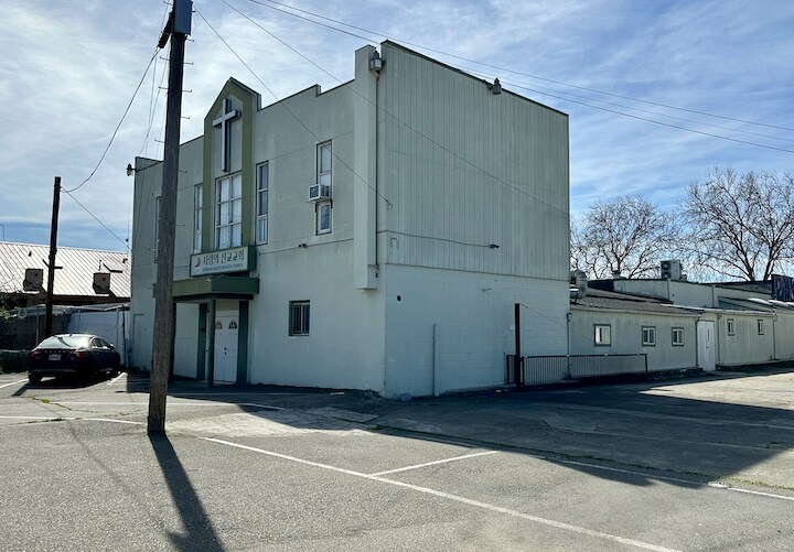 More Photos Of 9629 Holly St, Oakland Religious Facility For Sale