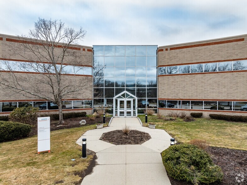 More Photos Of 2 Edgewater Dr, Norwood Office For Sale