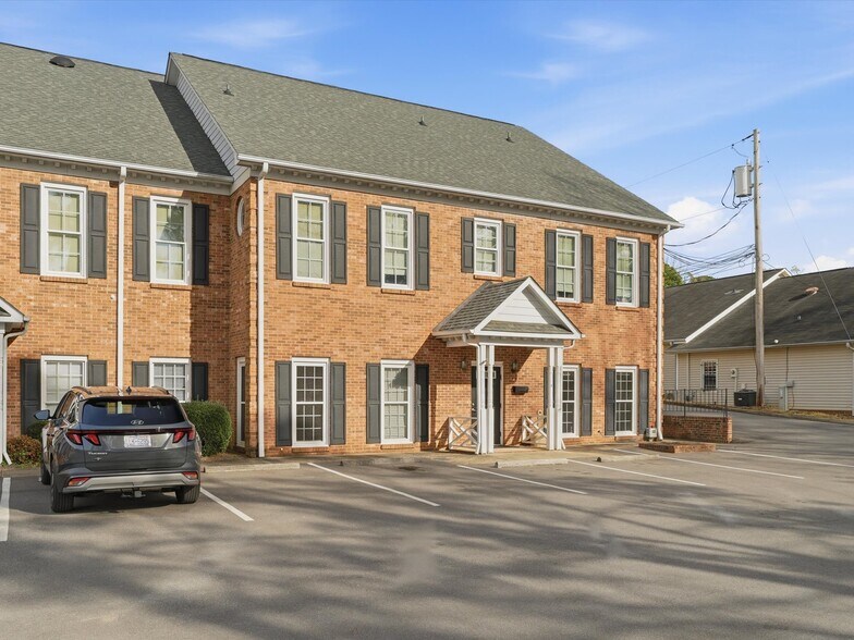 More Photos Of 825 Majestic Ct, Gastonia Medical For Lease