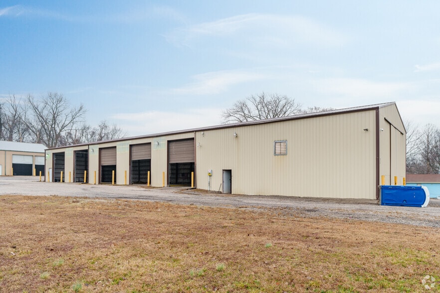More Photos Of 946 Tonsor Rd, Alton Industrial For Sale