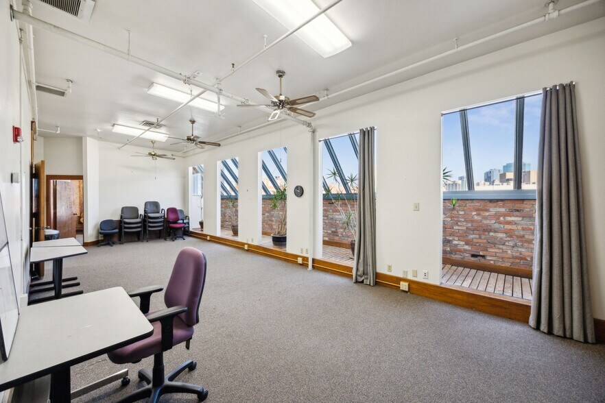 More Photos Of 211-215 S Jennings Ave, Fort Worth Loft Creative Space For Lease