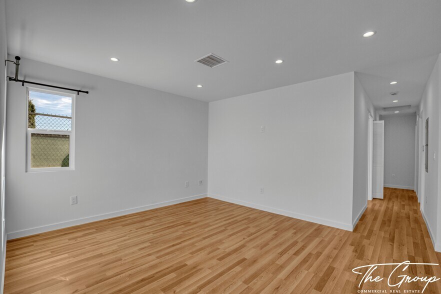 More Photos Of 856 W 47th St, Los Angeles Multifamily For Sale