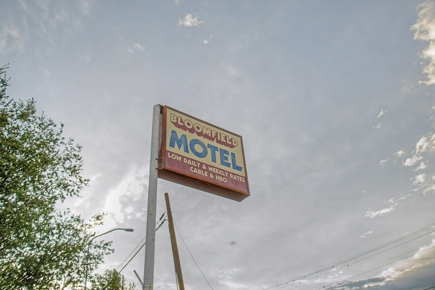 More Photos Of 801 W Broadway Ave, Bloomfield Hotel For Sale