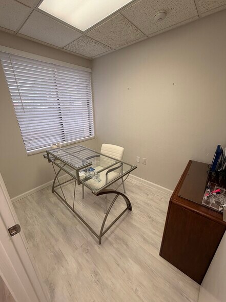 More Photos Of 7021 S Tamiami Trl, Sarasota Office For Sale
