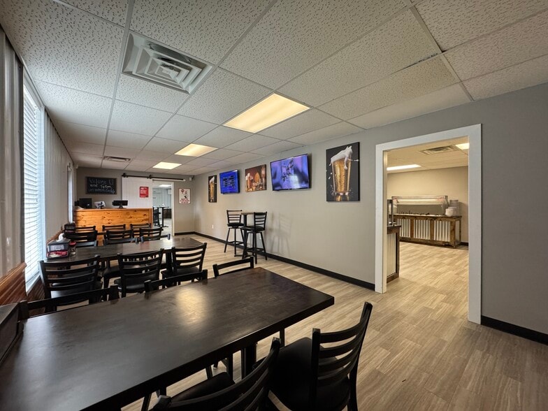 More Photos Of 18 N 4th St, Gosport Storefront Retail Office For Lease
