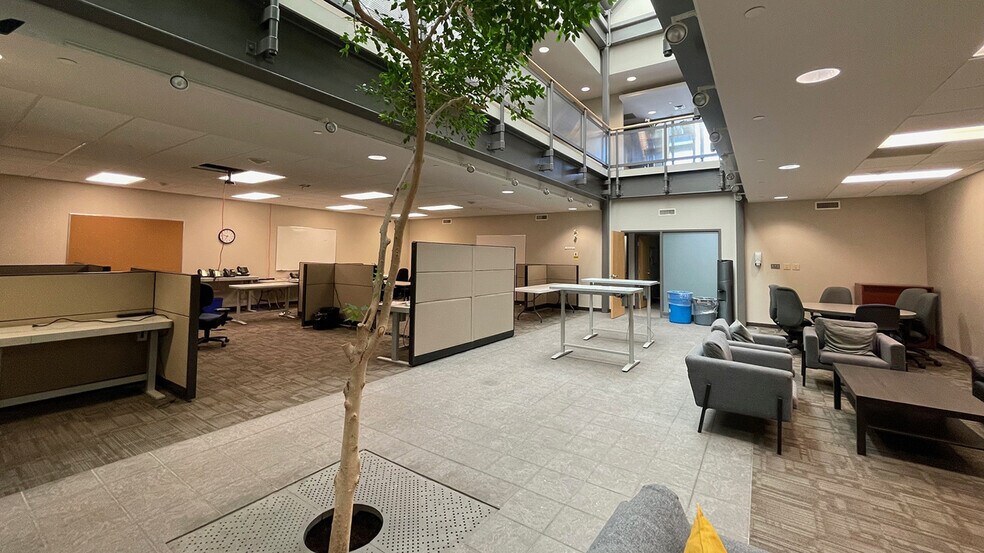 More Photos Of 25 Rothwell Rd, Winnipeg Loft Creative Space For Lease