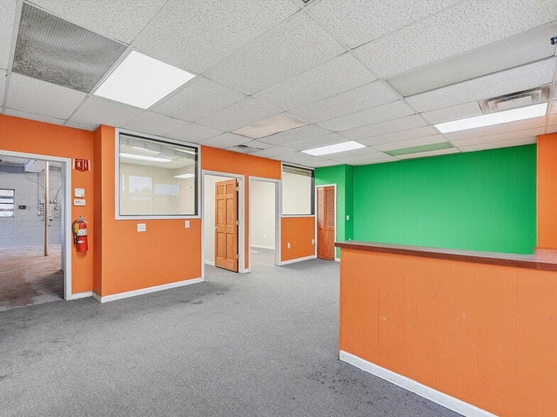 More Photos Of 832 W 11 Mile Rd, Madison Heights Warehouse For Sale