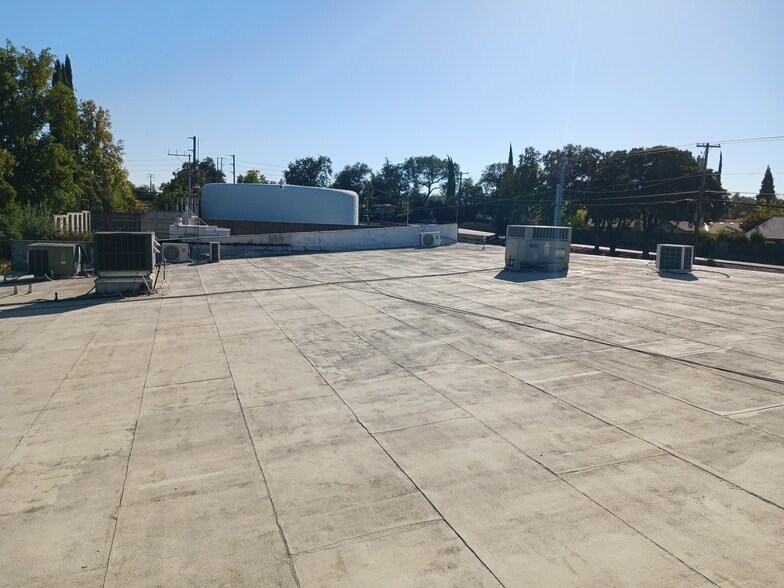 More Photos Of 4778-4790 Dewey Dr, Fair Oaks Loft Creative Space For Sale