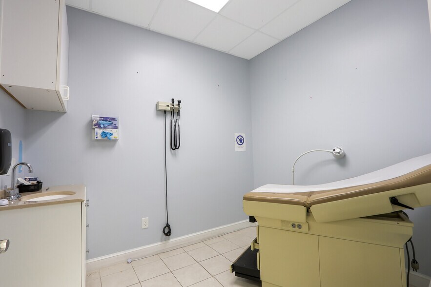 More Photos Of 1405 SE Goldtree Dr, Port Saint Lucie Medical For Lease
