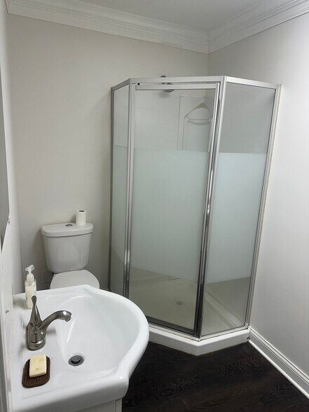 More Photos Of 419 W Washington Ave, Lake Bluff Flex For Lease