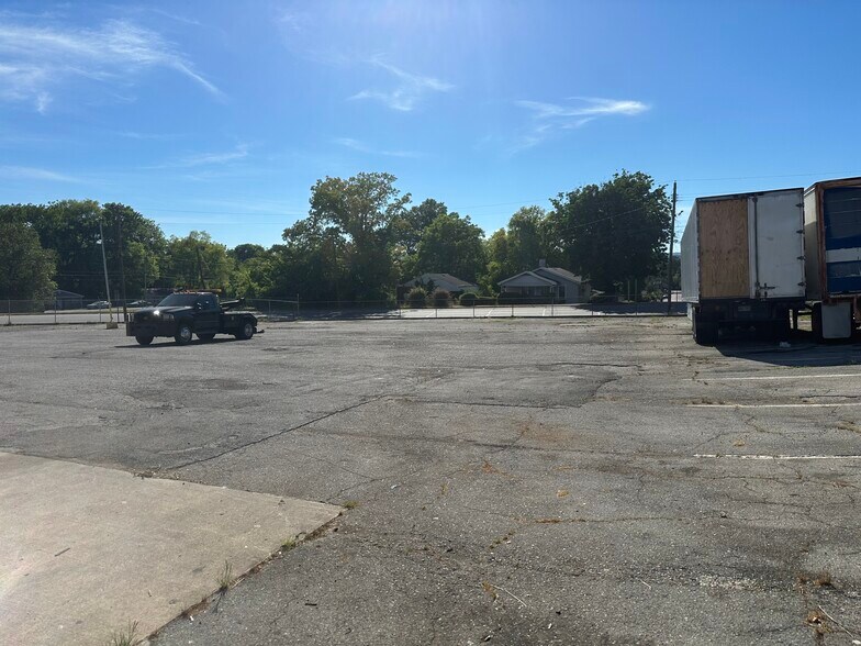 More Photos Of 2211 Windsor St, Chattanooga Service For Sale