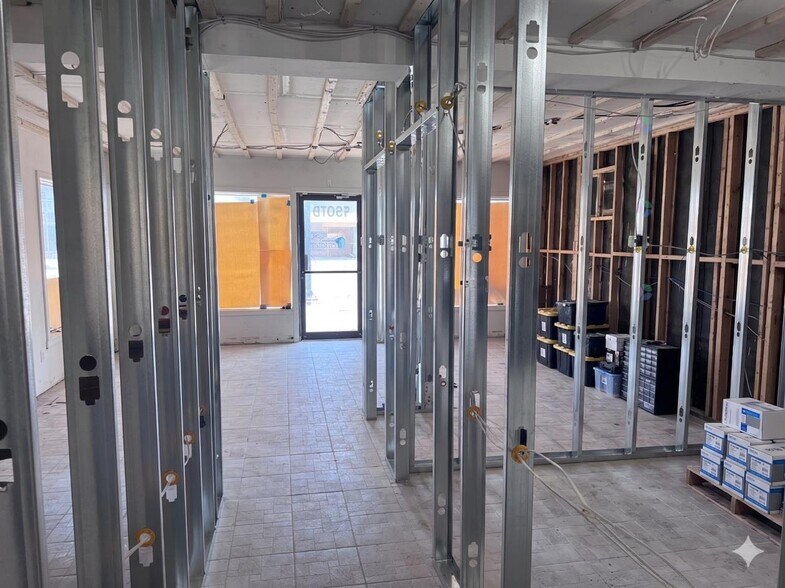 More Photos Of 15925 Rue Notre-Dame E, Montréal Light Manufacturing For Sale