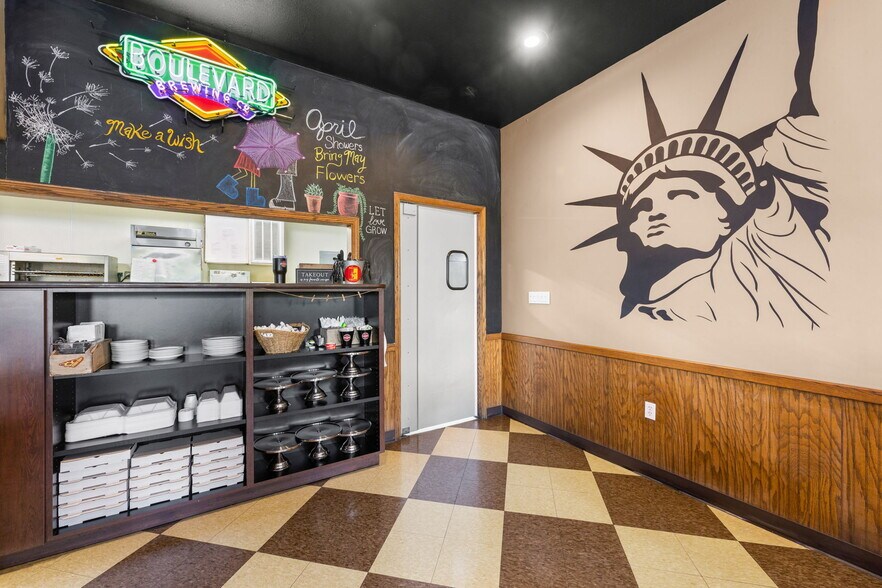 More Photos Of 2150 N State St, Iola Restaurant For Lease